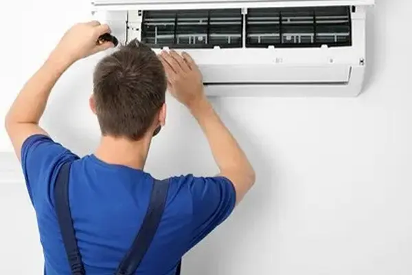 Quiénes somos haciendo mantenimiento en Mexicali