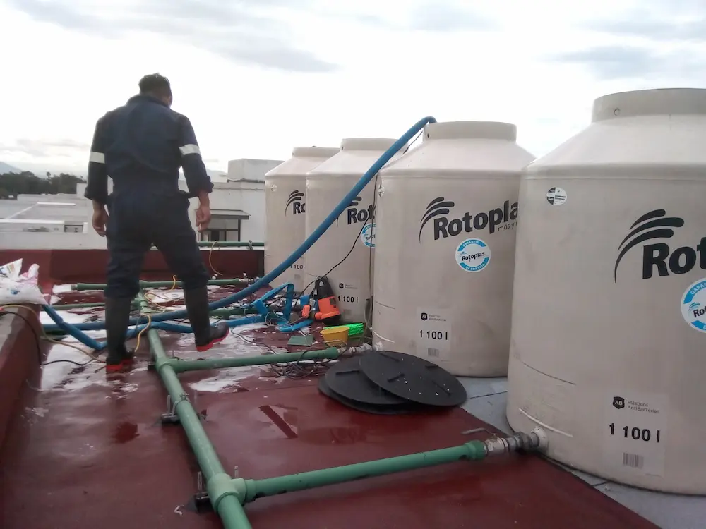 equipos de alto rendimiento para limpiar cisternas industriales en Mexicali